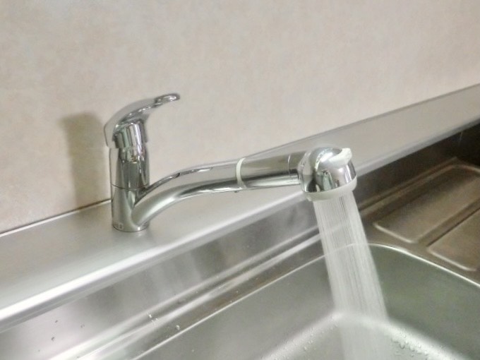 シャワータイプのシングルレバー混合栓の場合