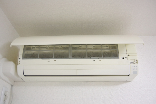 エアコンの水漏れが発生する原因とは？