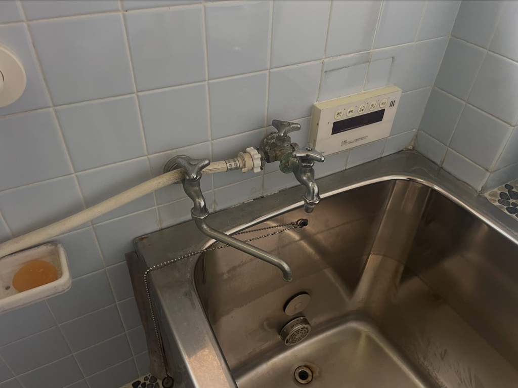 給水管バイパス工事の施工前